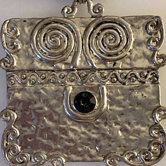 NWOT - Black Triple Strand Shiny Silvertone Hanging Square Pendant Necklace - Picture 8 of 9